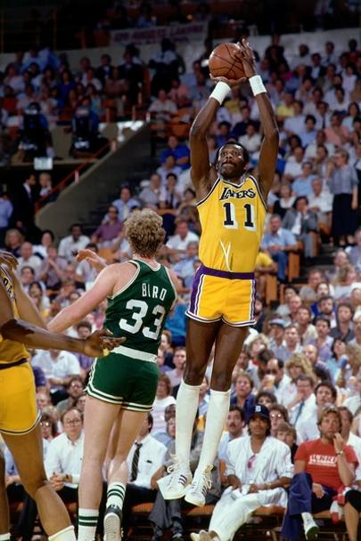 Il 24 dicembre 1981 McAdoo viene ceduto dai New Jersey Nets ai Los Angeles Lakers. (NBA/Getty Images)